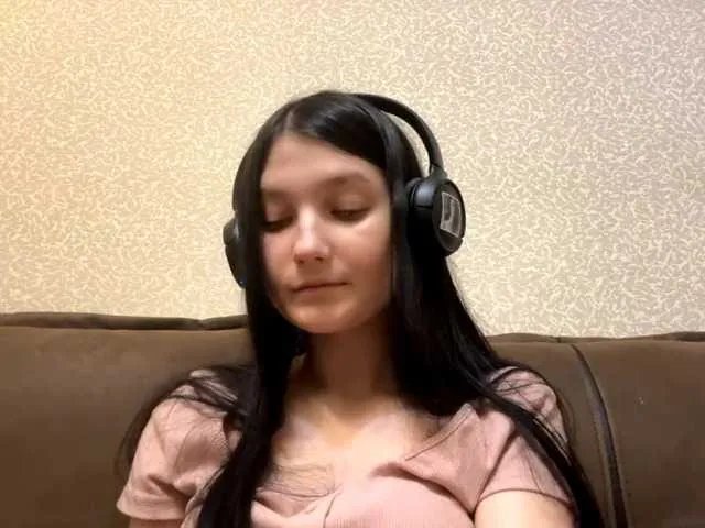 AideLandaker from BongaCams