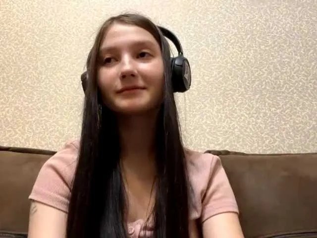 AideLandaker from BongaCams