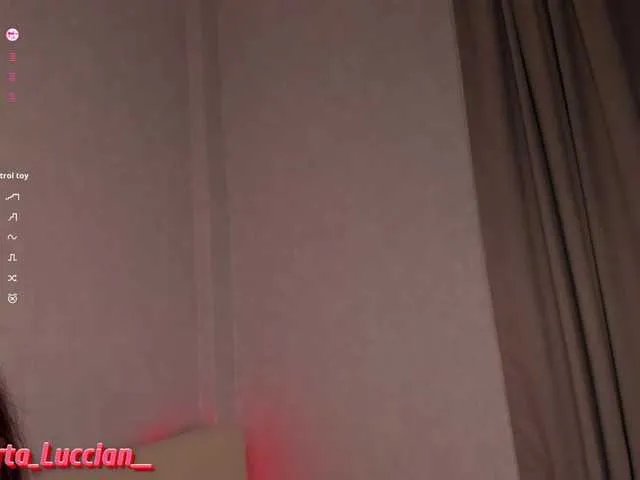 AlbertaLuccian from BongaCams