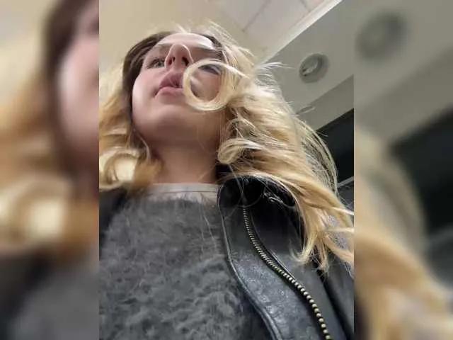 Elegantbabe from BongaCams