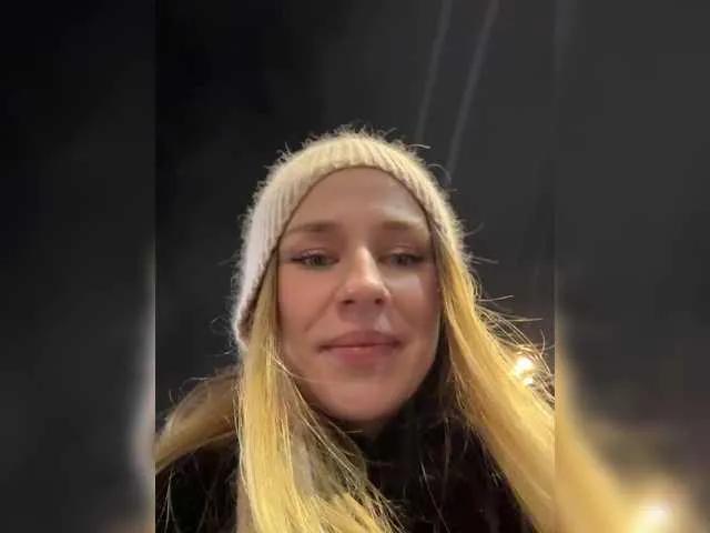 Elegantbabe from BongaCams