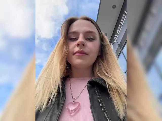 Elegantbabe from BongaCams