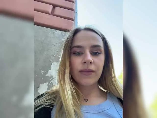 Elegantbabe from BongaCams