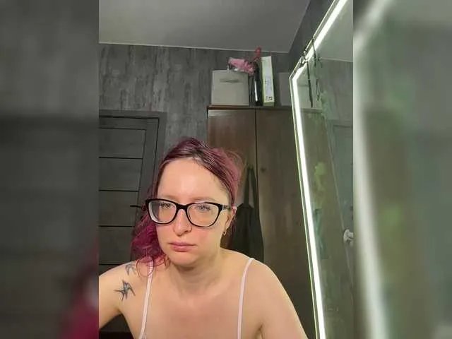 Emma4coy from BongaCams