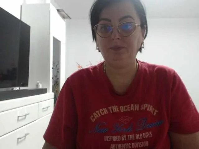 Emyllywhite from BongaCams