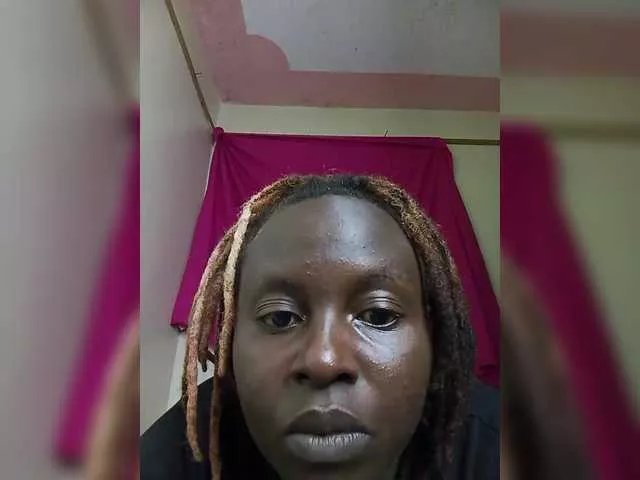 freakcurvy8 from BongaCams