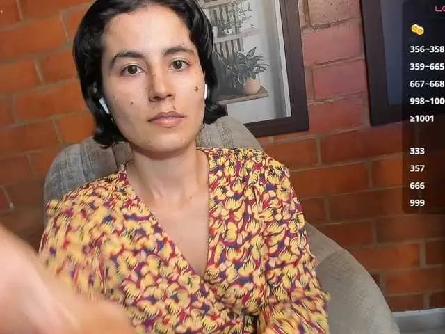 katiae from BongaCams