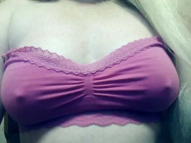 Lilia103 from BongaCams