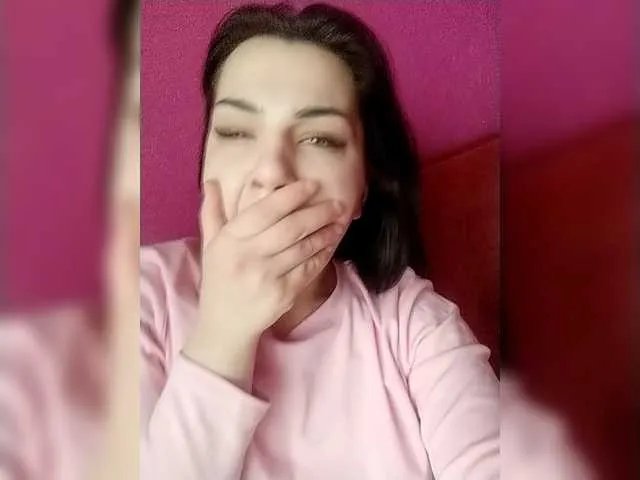 Lilmommy from BongaCams