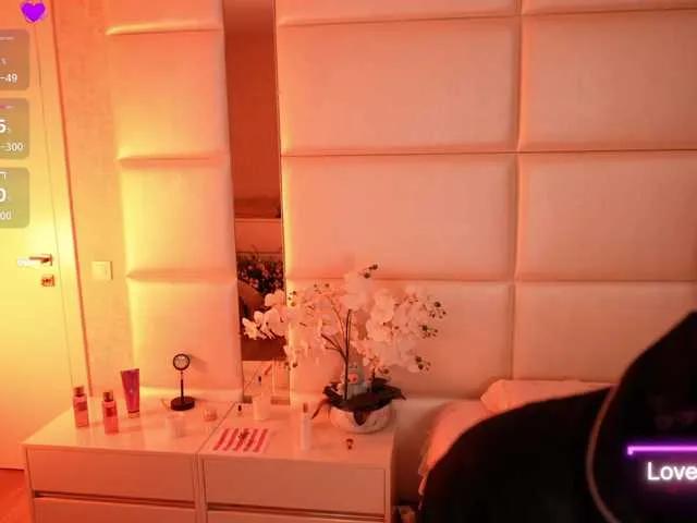 LilyColins from BongaCams