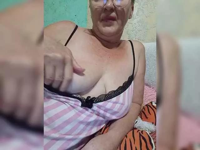 LizaLuxer from BongaCams