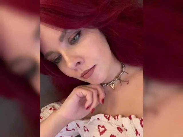 lova-mars from BongaCams