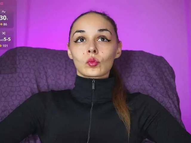 Miss-Bia from BongaCams