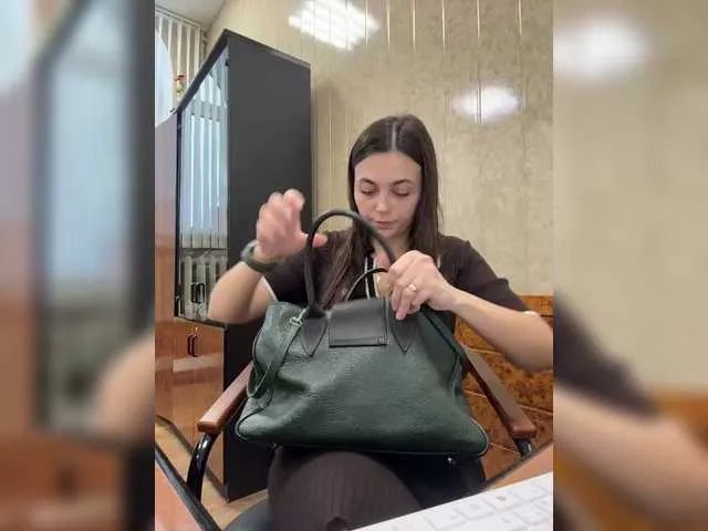  NikkySecrets chat room