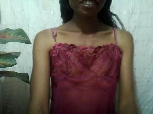 Pussy01lips from BongaCams