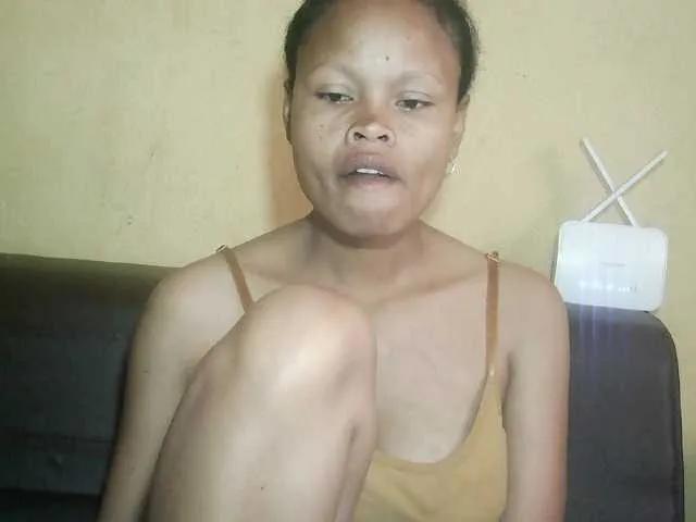 Pussy01lips from BongaCams