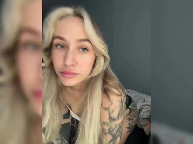 QueenKing from BongaCams