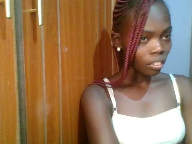 Sweet-petite from BongaCams