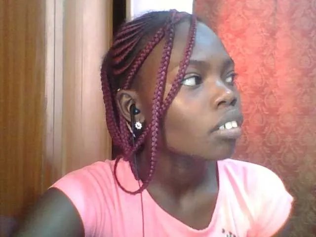 Sweet-petite from BongaCams