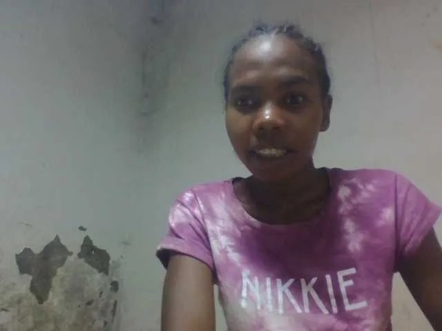 tsaralaza from BongaCams