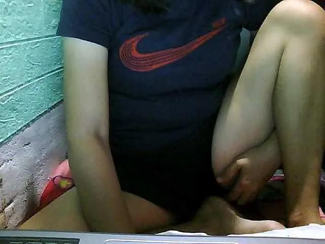 Yummyflirttits69 from BongaCams