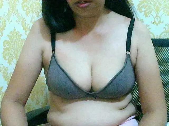 Yummyflirttits69 from BongaCams