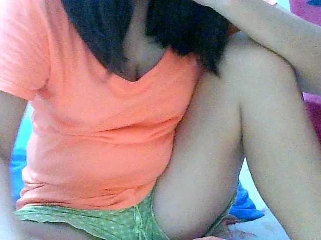 Yummyflirttits69 from BongaCams