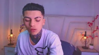 AdamsWalkerr_ from Cam4