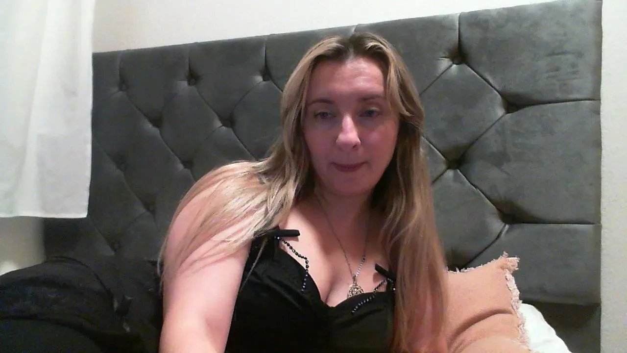 RuslanaFlower from Cam4