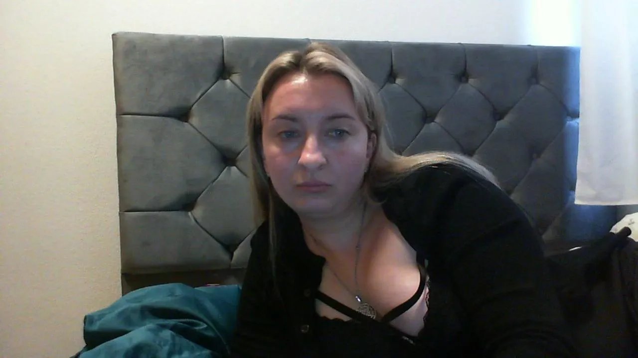 RuslanaFlower from Cam4