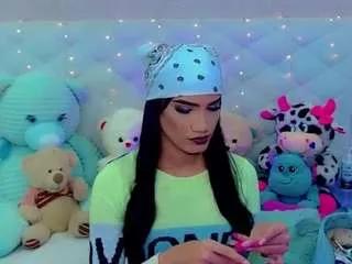 alanna-dollsx from CamSoda