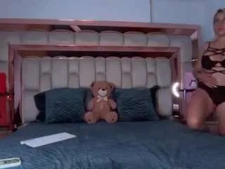 candy-sam28 from CamSoda