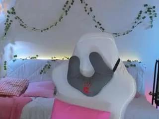 eva-william from CamSoda