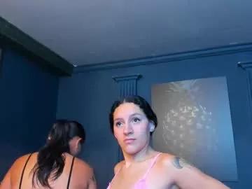 aliceandsia from Chaturbate