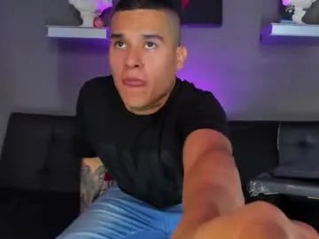 aroon_fit from Chaturbate