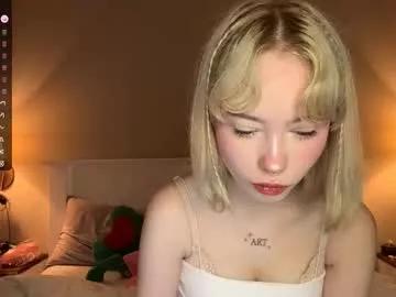 Naked Room bella_gasp 