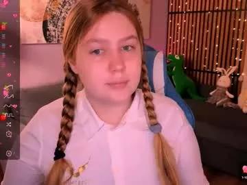 blush_ellie from Chaturbate
