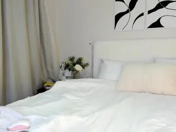 cinnamon_lips07 from Chaturbate