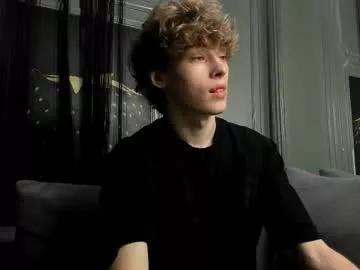 Naked Room curlytwinkboy 