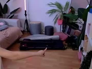 Naked Room doll_lesli 