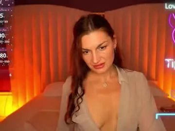 ellagoldenn from Chaturbate