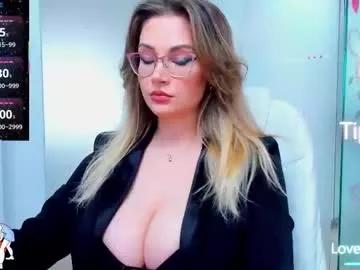 evelyne_rose from Chaturbate