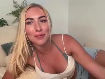 Naked Room heyskylar 