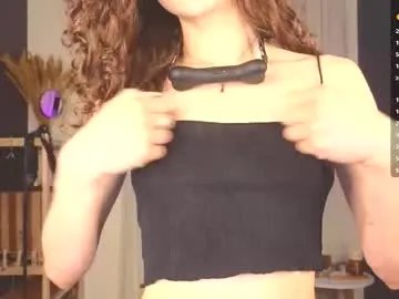 hotlaracroft from Chaturbate