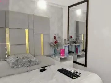 isisbrown_ on Chaturbate 