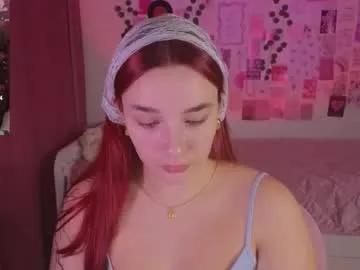 Iwi_wi_wi from Chaturbate