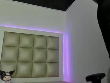 Naked Room jadeestudios 