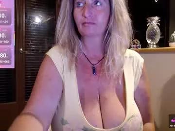 jennadeluxe from Chaturbate