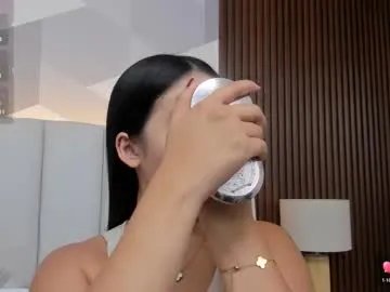 julietasantos__ from Chaturbate