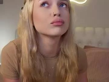 kelly_peachpiee from Chaturbate
